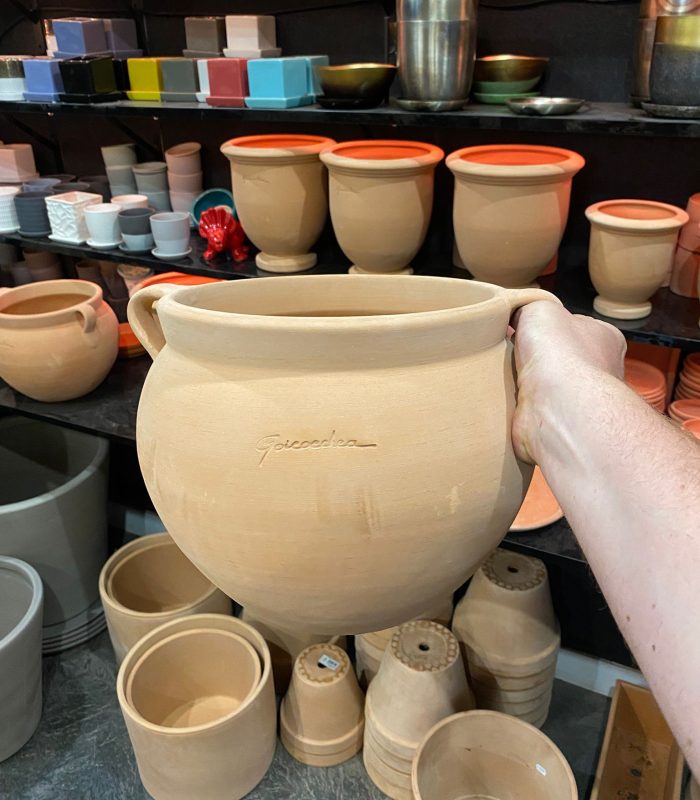 pot-goicoechea-montmartre-paris.jpg Pot Goicoechea pour plantes, disponible dans notre boutique à Montmartre Paris